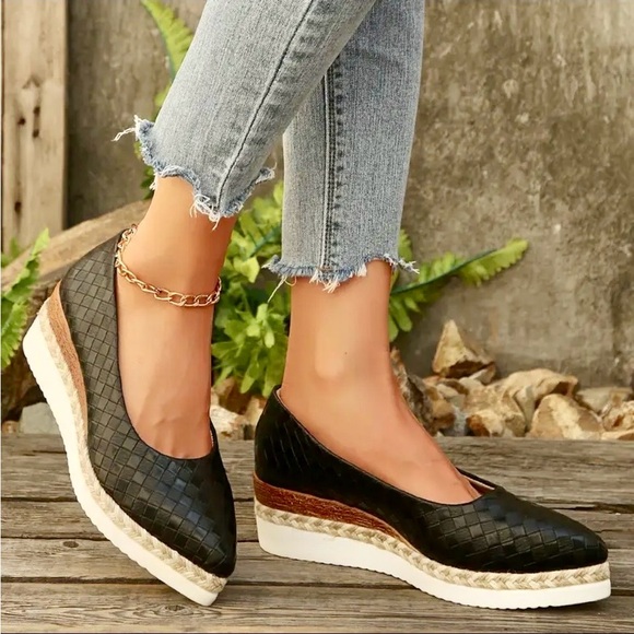 Shoes - SOLD - Women’s Black Woven Platform Espadrille Flats - Size 8.5